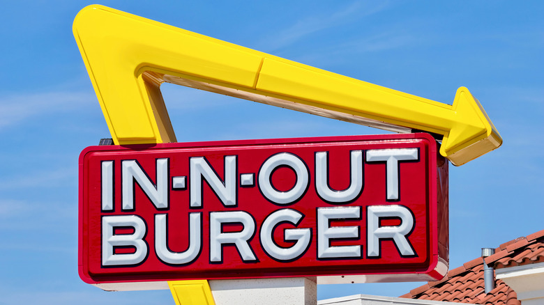 in-n-out burger sign