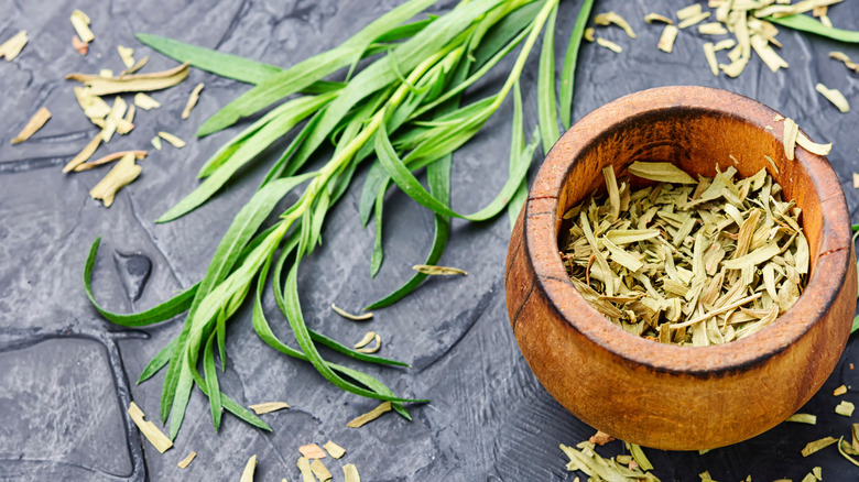 fresh and dried tarragon