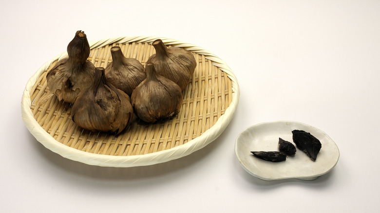 plates of black garlic heads and cloves