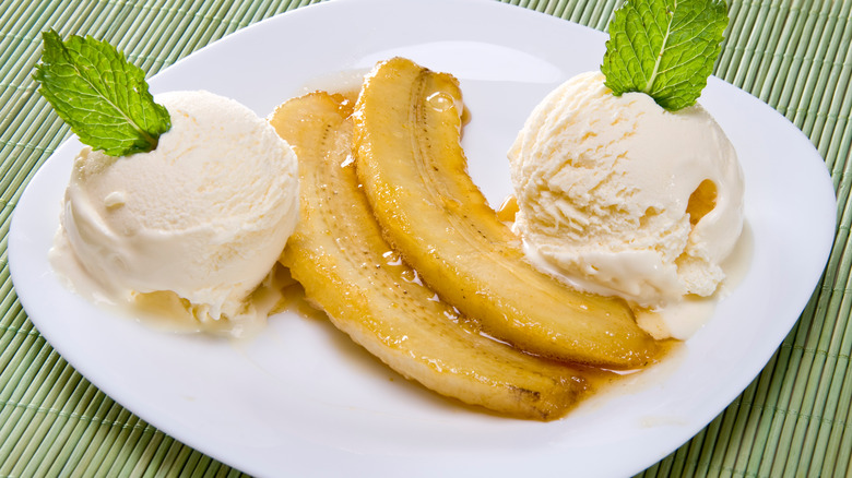 caramelized bananas with ice cream