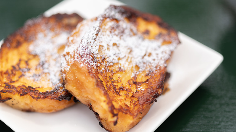 french toast with powdered sugar