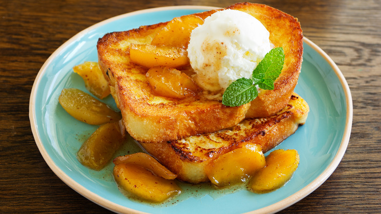 French toast with caramel apples