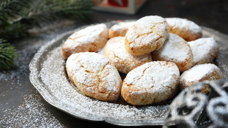 Plate of ricciarelli 