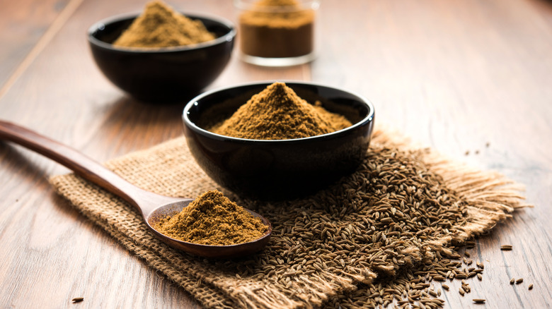 Ground cumin and cumin seeds