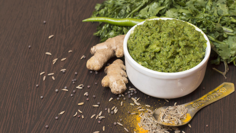 green chutney bowl with ingredients