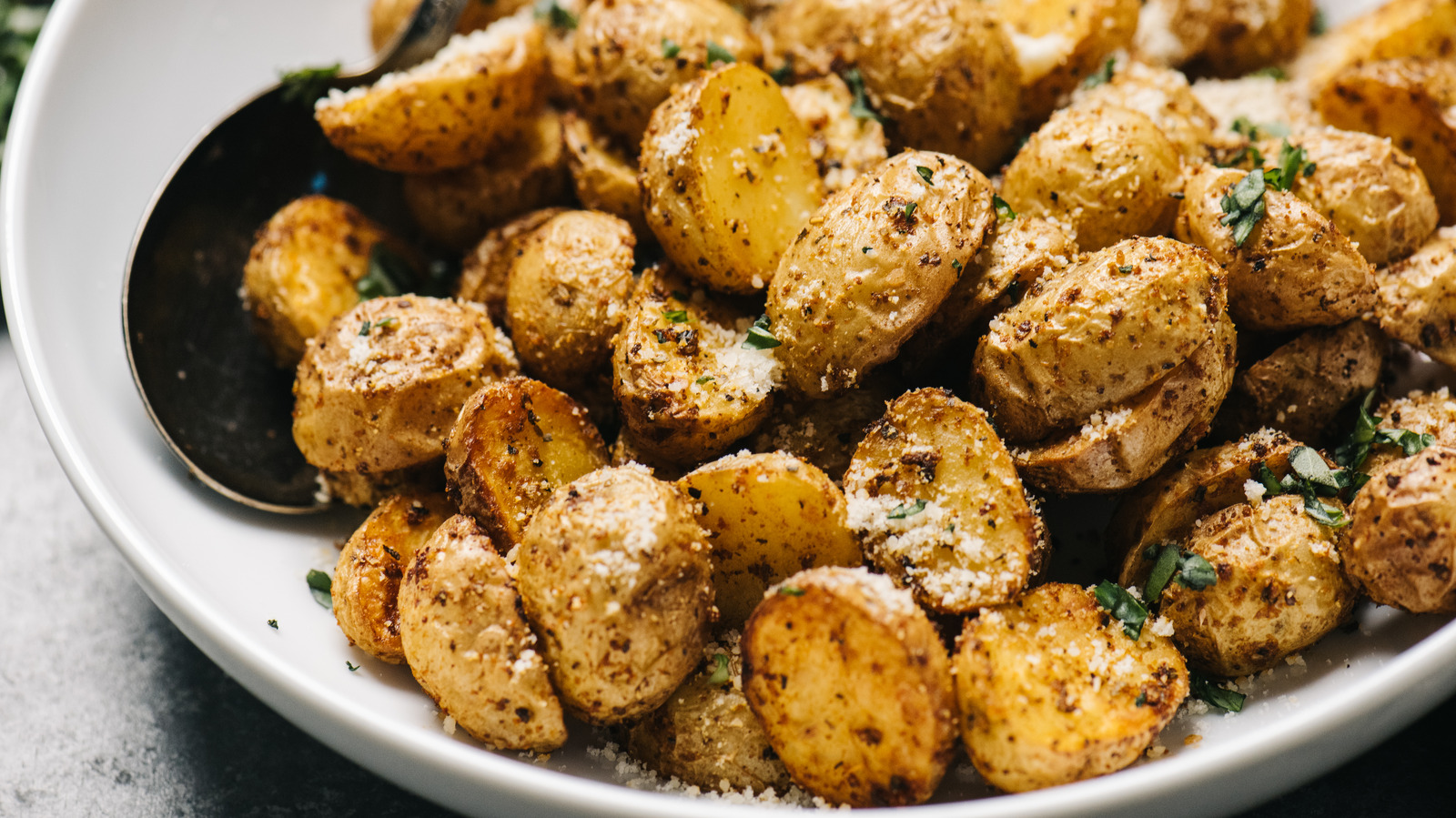 https://www.thedailymeal.com/img/gallery/14-unexpected-ways-to-get-crispier-potatoes/l-intro-1694698212.jpg