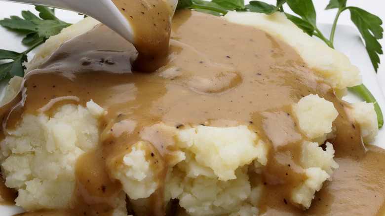 mashed potatoes with gravy