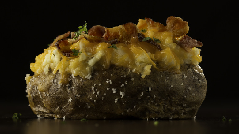 Baked potato with bacon