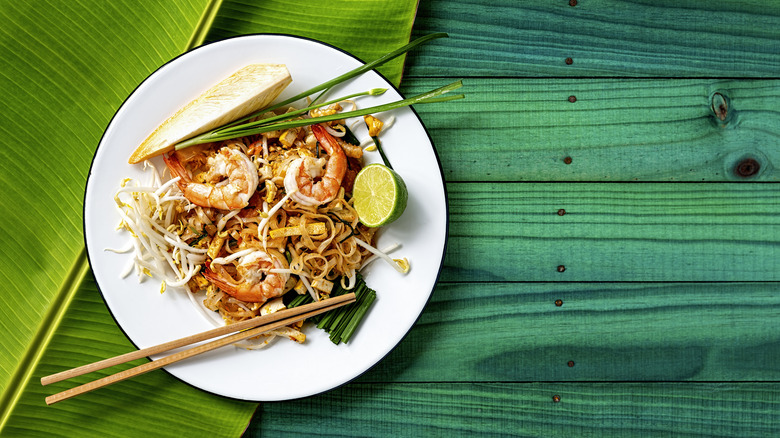 prawn pad thai on leaves