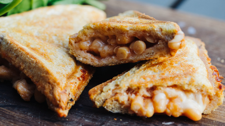 Baked bean sandwich