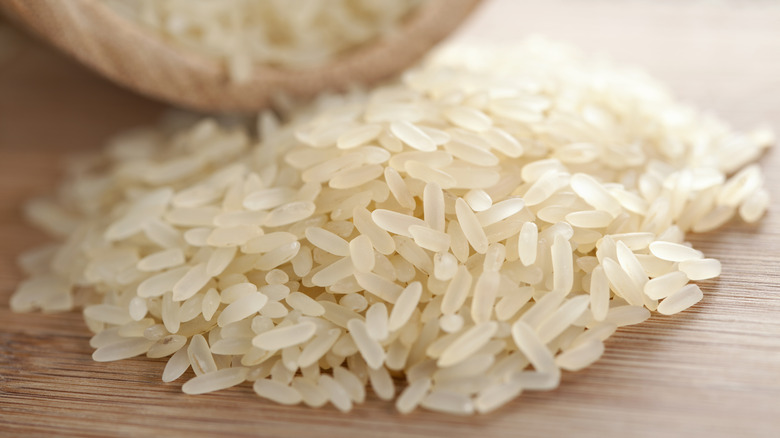 raw rice grains