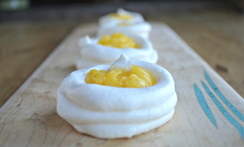 Mini Pavlovas with Lemon Curd and Berries 