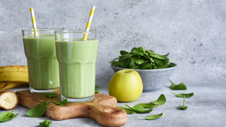 green smoothies with spinach leaves