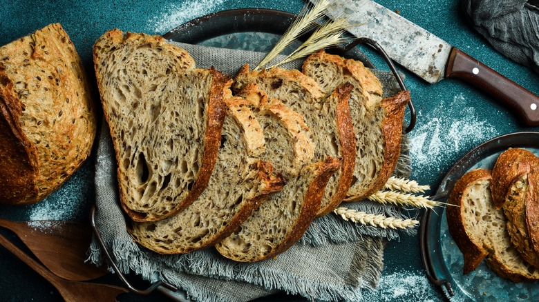 Sliced bread with flaxseed