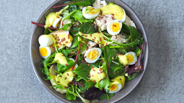 Green salad with flaxseed