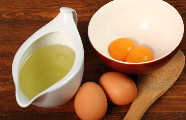 Eggs and Olive Oil Hair Mask 