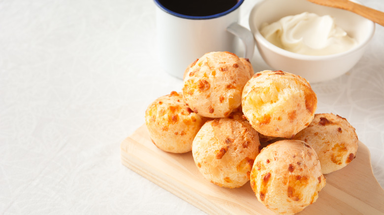 Pão de queijo brasileiro