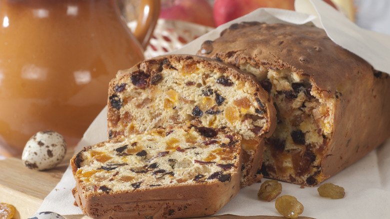 loaf with dried fruit