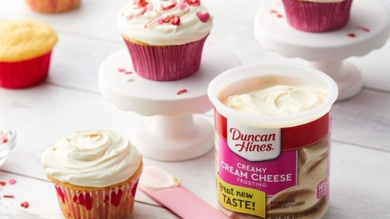 Duncan Hines canned frosting and cupcakes