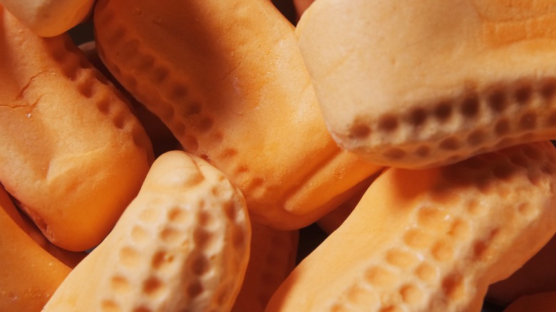 close up on circus peanuts