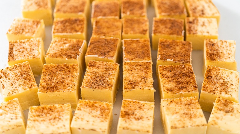 sliced eggnog fudge