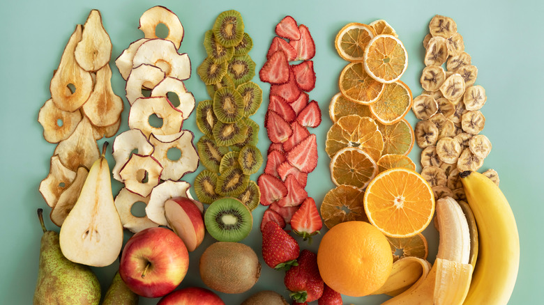 Dehydrated and fresh fruits