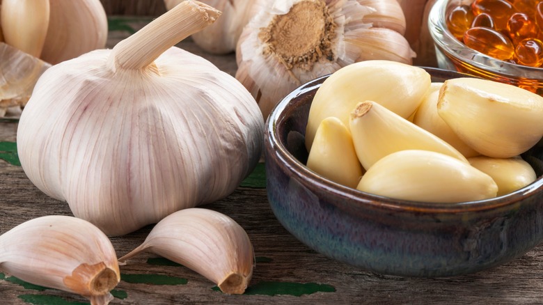 Garlic bulb and peeled garlic