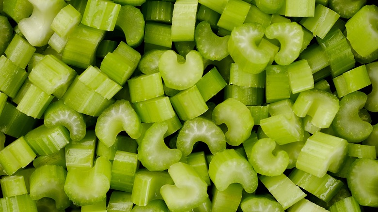 Chopped celery 