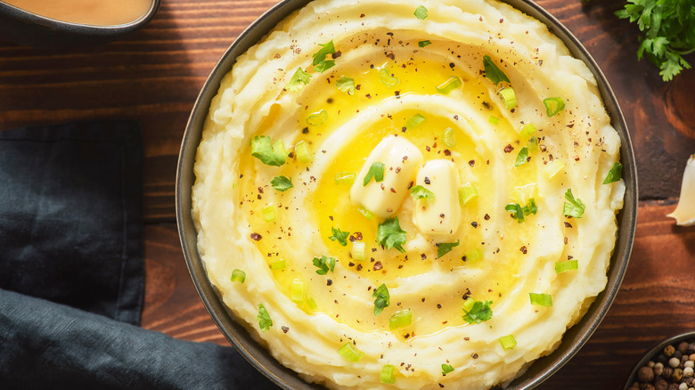 Mashed potatoes in a bowl 