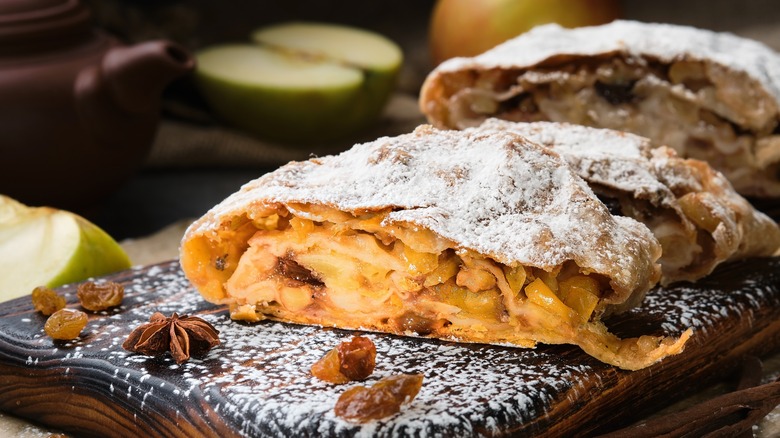 sliced apple strudel with sugar and spices