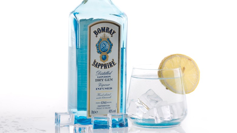 Bombay Sapphire bottle and cocktail