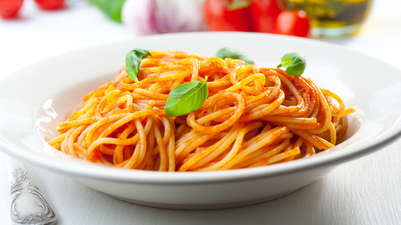 pasta with tomato sauce 