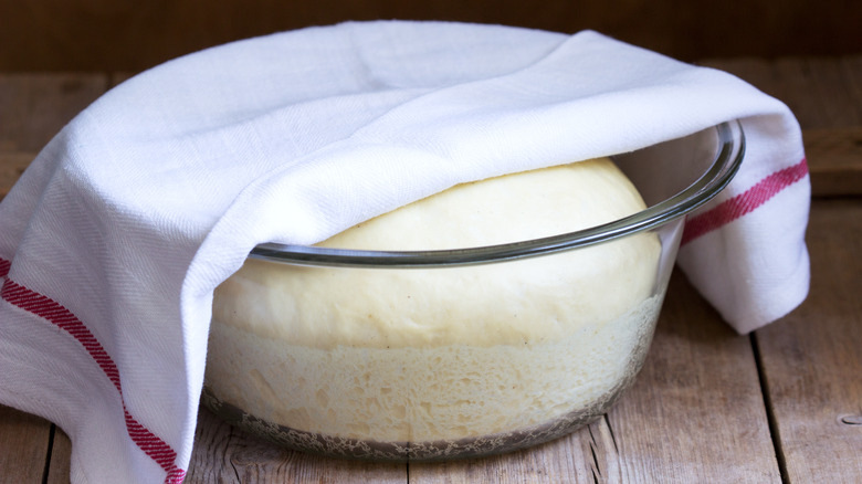 Proofing dough with linen