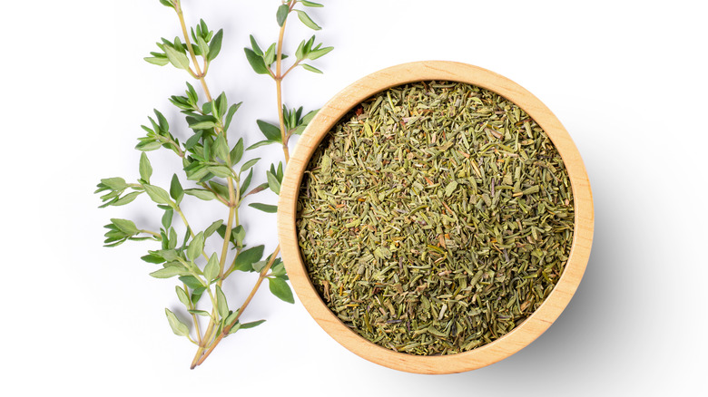 fresh and dried thyme leaves