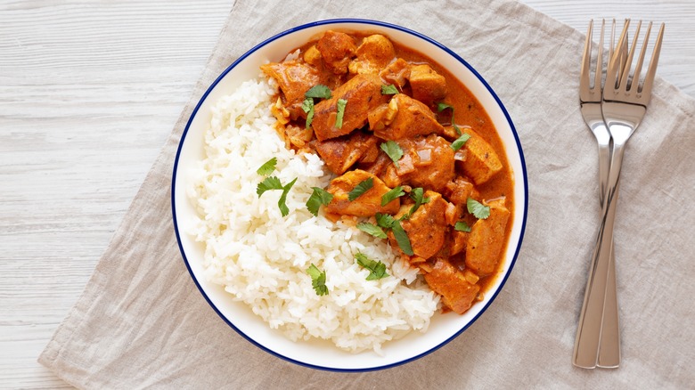 Indian butter chicken with parsley