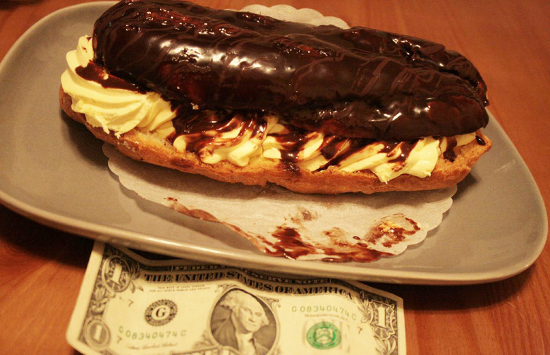 Manhattan in the Desert, Palm Springs, Calif: Giant Éclair 