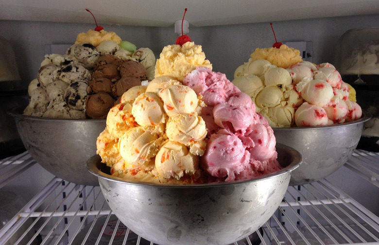 Cabot's Restaurant, Newton, Mass.: Great Pyramid Sundae