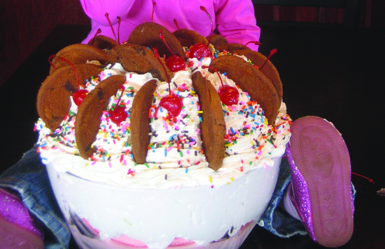 Mallie's Sports Bar & Grill, Southgate, Mich.: Colossal Ice Cream Sundae