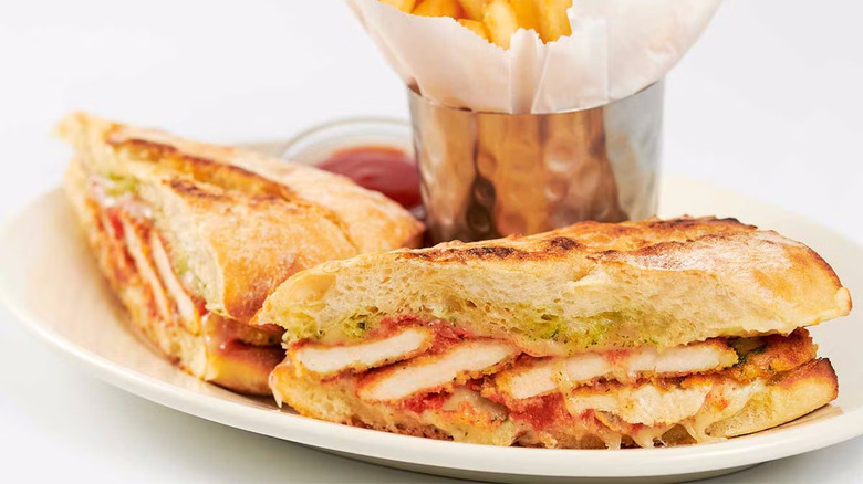 15 Of The Unhealthiest Chicken Sandwiches You Can Order At Chain ...