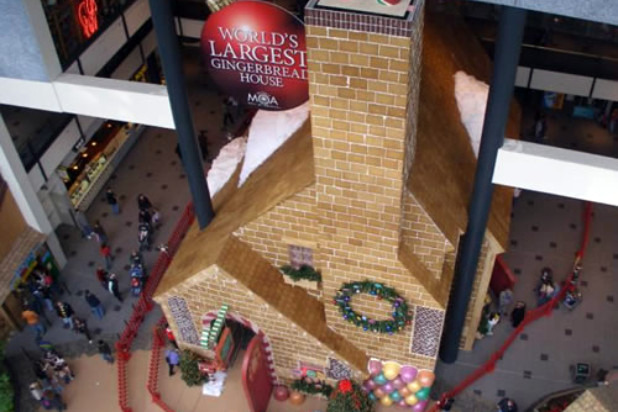 The World's Largest Gingerbread House 