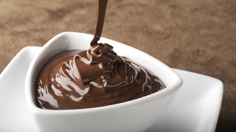 Hot fudge sauce in bowl