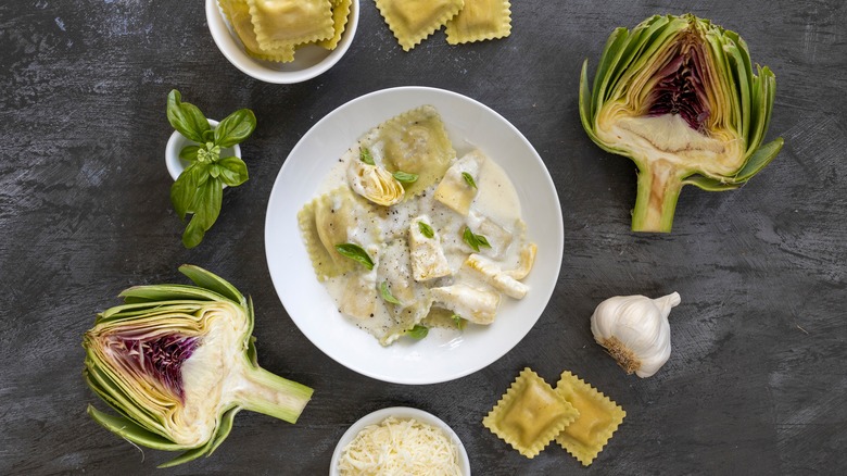 Artichokes and ravioli with sauce