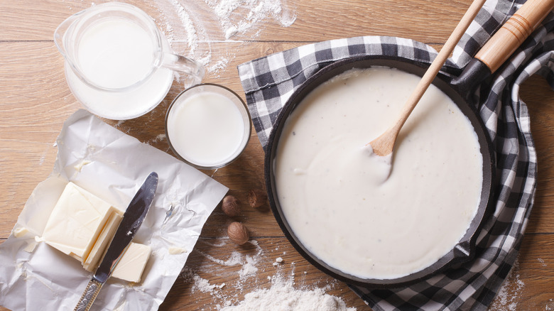 Making homemade cream sauce