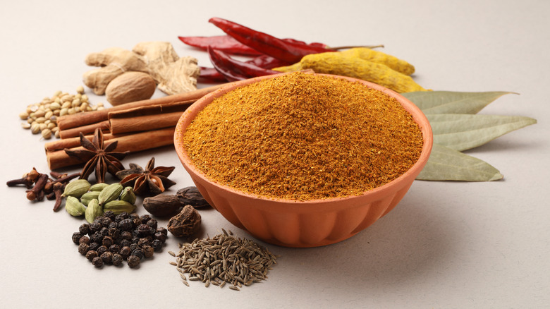 curry powder with whole spices
