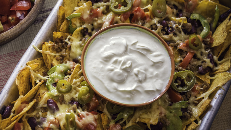 nachos with sour cream