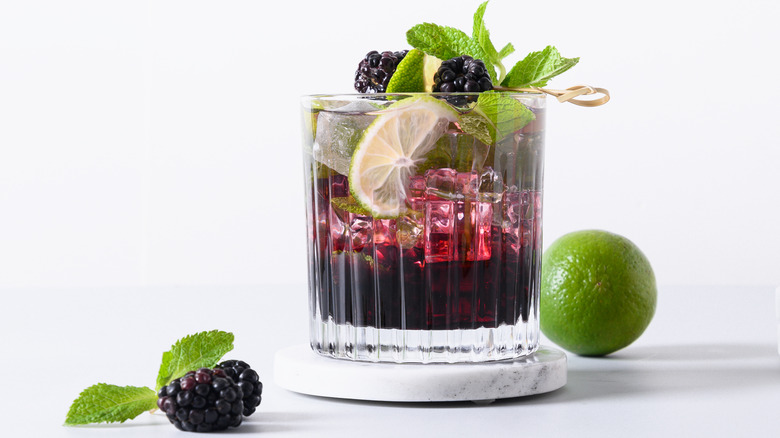 Blackberry lime mojito