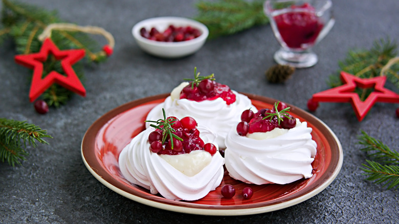 holiday pavlova with cranberries