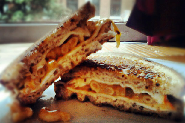 Grilled Cheese Mac and Cheese Sandwiches