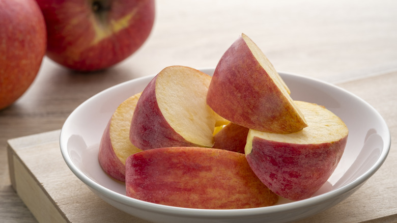 Sliced apples on plate