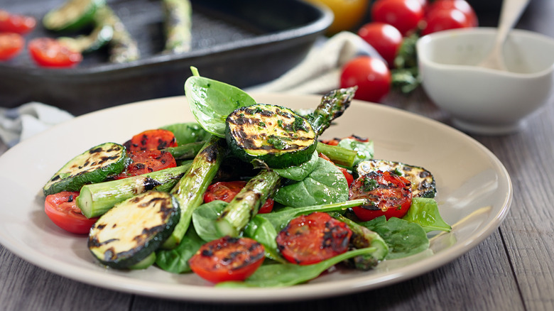 Salad with grilled additions